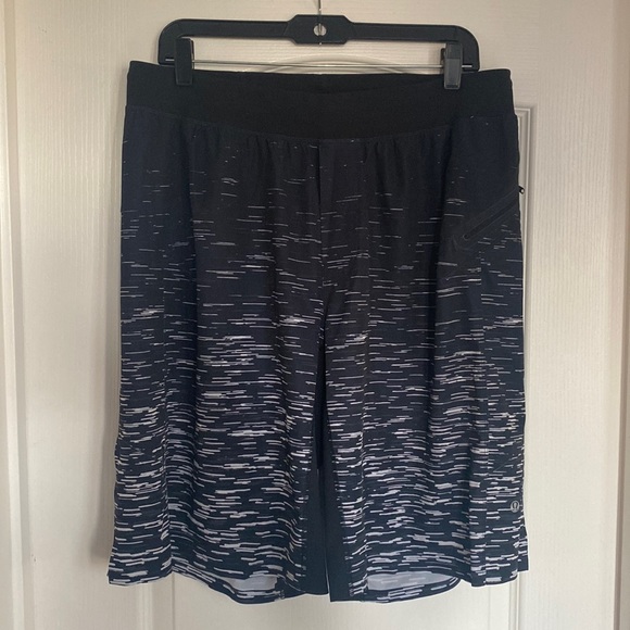 Lululemon Assert Short - Gondola Stripe Black White/Black - Picture 4 of 9